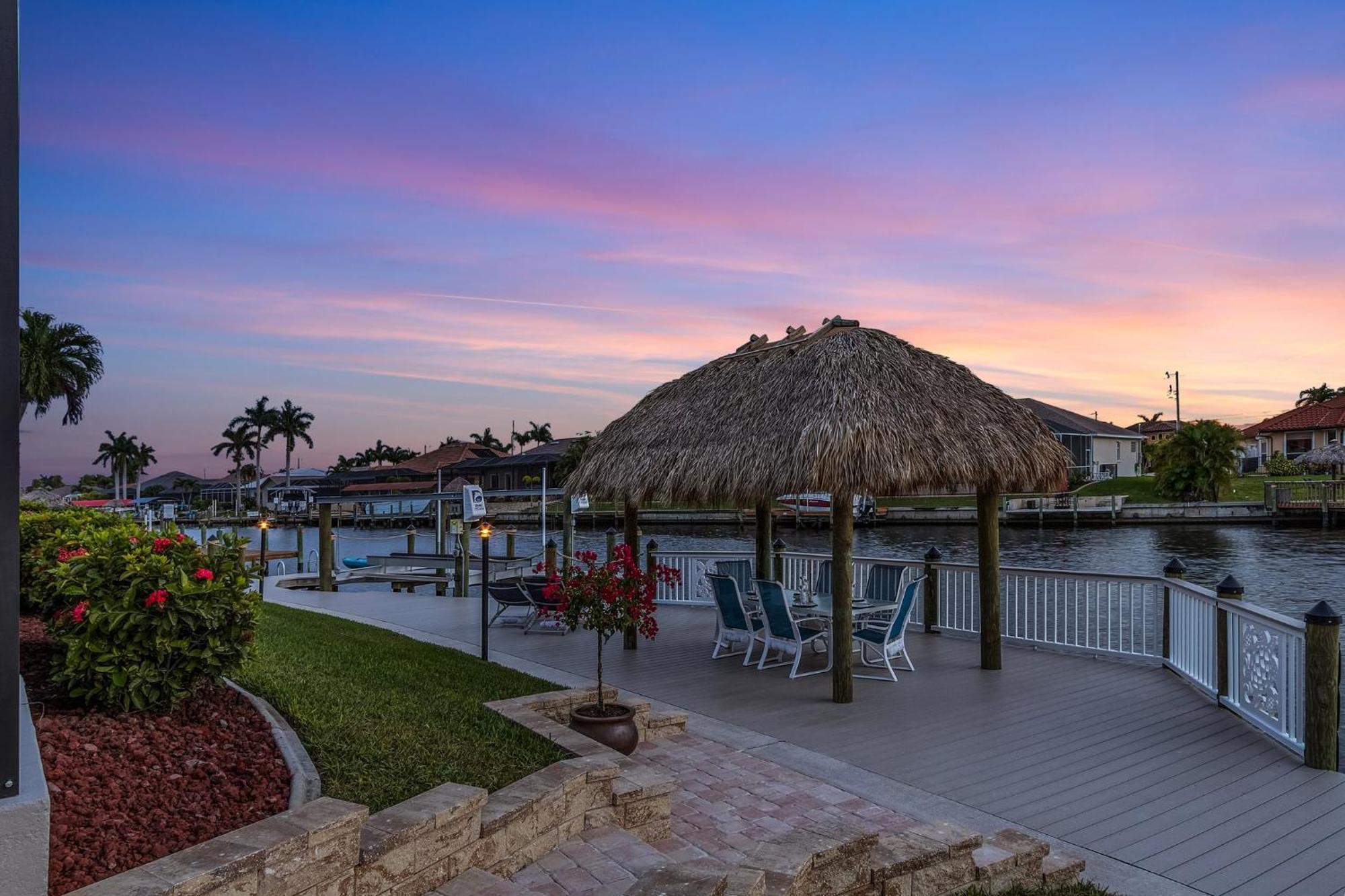 Villa Salty Shoreline, Cape Coral Exterior photo